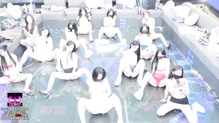 Động ngành khoe vú nhảy sexy