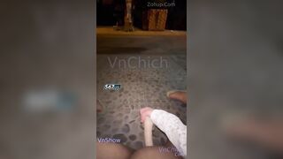 Bạo vl, Nửa đêm móc lồn trước cửa nhà người ta còn đái ra trước cửa
