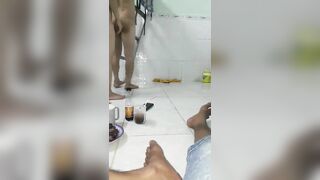 Đang nhậu nứng quá nên đè nhau ra địt tại chỗ luôn