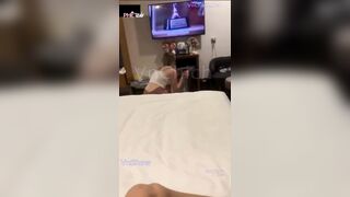 Súc vật, Mở sex bạo dâm xong lén sờ lồn hiếp dâm con e khi bme đi vắng
