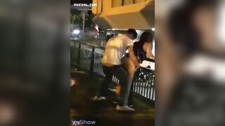 Dm súc vật, Hiếp dâm con gái nhà người ta giữa phố đi bộ luôn