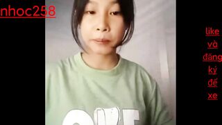 Em gái mới lớn ở nhà một mình nứng lồn quá thủ dâm cho bớt ngứa lồn 16