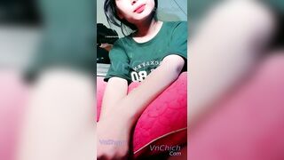 Siêu phẩm bé gái ms lớn vừa xem doraemon vừa thủ dâm toé nước