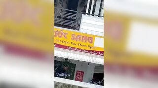2 bé học sinh lên cafe mà ko uống, bỊ quay lén đang uống nước lồn nhau