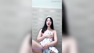 Siêu phẩm gxinh nứng lồn thủ dâm bị mẹ mở cửa, m đg lm j thế, con thay quần áo