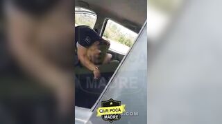 Hai sĩ quan Mexico lén quan hệ khi đang làm nhiệm vụ