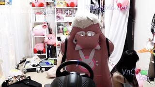 Quên tắt video, nữ streamer lộ lồn trên live còn móc cho ny xem