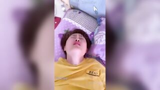 Chị máy bay ngoại tình bị bắt đánh ghen lột đồ trong trung tâm khách sạn
