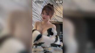 Tiktoker hot girl Huỳnh Mai Linh và chiếc vếu căng mọng💋