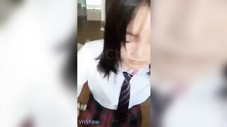Hiếp dâm con e họ ms đi học, Ép e nó ngồi xuống bú cu