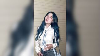 Mèo Simmy lột đồ