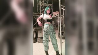 Mèo Simmy lột đồ