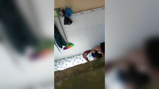 Đăng ngồi ỉa