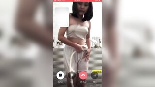 Em Học Sinh Non Tơ Mới Nhú Bị Gạ Thủ Dâm Với Dưa Leo