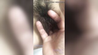 Vợ dâm lồn rậm mà vẫn còn nhiều lông nhét cả chày vào lồn