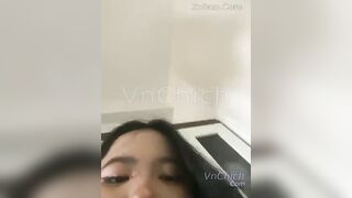 Cô giáo vú to học online cúi người và sự cố lộ ko mặc áo vú thủ dâm ko tắt cam