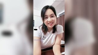 Ly Perry, Cho bạn thân mượn dt quay tt mà nó thấy nháp móc lồn và cái kết