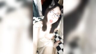 Em gái 2ka9 dễ thương gạ bạn đến nhà chịch nhau