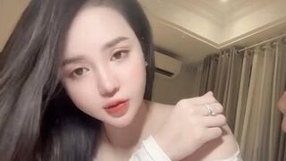 Chu Thúy Quỳnh dáng ngon