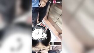 Độc lạ, bé ny bú cu trong thang máy có người lạ mà vẫn bú