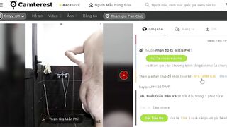 Em Linh vừa tắm vừa livestream