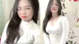 Thói quen của em Vũ Minh 2ka9 khoe vú to trên mạng