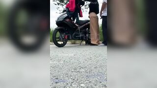 Full clip, E ny bị rhg người yêu dẫn đi chs ép bú cu trên đường lớn