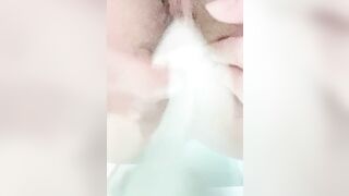 Thủ dâm lỗ đít bằng 2 quả dưa leo