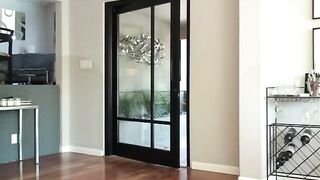 Khoả thân khi ra nhận đơn hàng