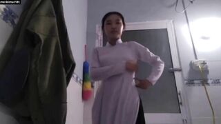 Em Học Sinh Áo Dài Mới Lớn Nứng Lồn Giữa Đêm (phần 1)