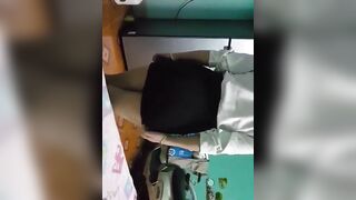 Cô đồng nghiệp qua thăm tui ốm xem chim còn cửng được hem