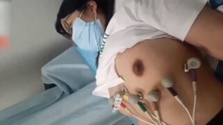 Full clip dài bác sĩ biến thái quay lén ngực mấy em gái đo điện tim