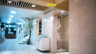 Quay Lén Bể Bơi Tập Thể Ai Cũng Trần Truồng (Phần 2)