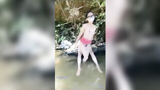 Rủ e ny đi tắm sông và cái kết, Đang tắm thì lôi hàng 30cm ra chịch