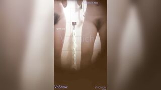 Thanh niên quay lén 2 cô e họ lồn rậm tắm phát hiện móc chéo