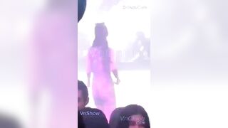 Full clip Tại H clup ở Bãi cháy, E gái việt nhảy khoả thân thủ dâm