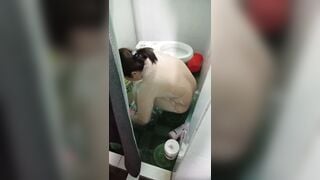 Mẹ vợ đang tắm thì con vào