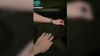 Anh tài xế và vị khách đang nứng lờ