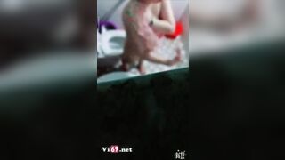 Quay lén chị họ vú to tắm, xem đến cuối thì bị phát hiện