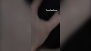 Mới sáng sớm con vợ dâm của anh đã gọi dậy bằng cách này rồi .