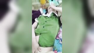 Chưa kịp cởi quần áo đã lao vào địt cô e gái tới tấp