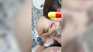 Độc lạ, Địt xong bắt e vào phòng tắm xả nước đái lên người bé nó