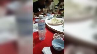 Đi đám cưới gạ địt được em làm quán karaoke dâm đãng nên được địt nhiều em