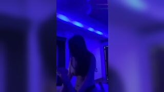 Cô giáo kính cận thích bú cu học sinh