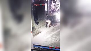 Vãi Cả Lồn 2 e học sinh thản nhiên địt nhau ở sân nhà người ta bị chủ đuổi