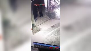 Vãi Cả Lồn 2 e học sinh thản nhiên địt nhau ở sân nhà người ta bị chủ đuổi