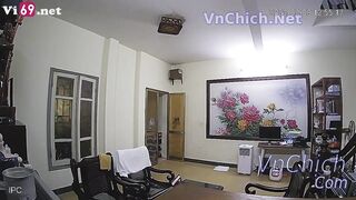 Hack camera e gái khoả thân thủ dâm móc lồn bôi sàn nhà