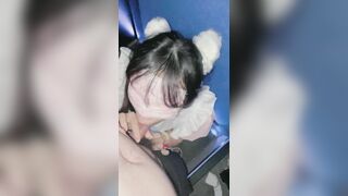 lén lút làm "chuyện đó" ở lối đi trong phòng rạp chiếu phim!