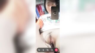 Em ny lấy móc áo quần móc lồn cho ny coi