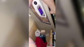 Dẫn bạn gái về quê, bắn tinh đầy lồn trên xe khách bị tài xế phát hiện